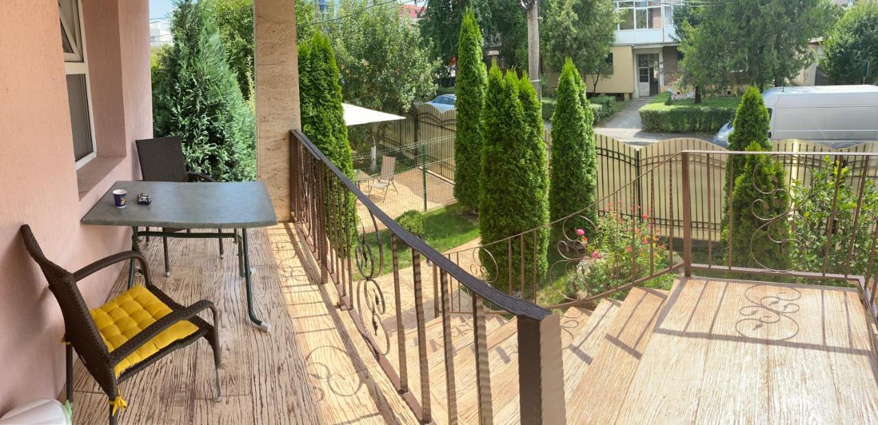 Готель Casa Cattleya Тиргу-Жіу Екстер'єр фото